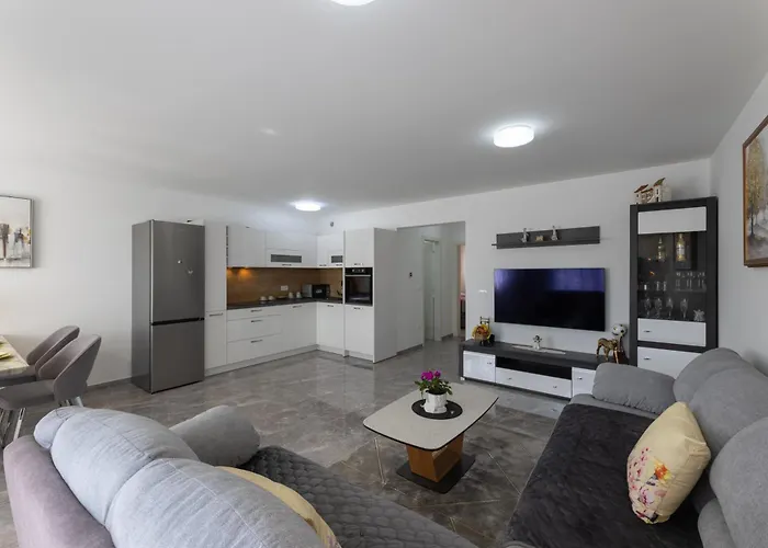 Shine Apartment Kastela